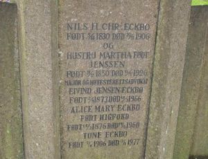 Eivind Eckbo gravminne.jpg