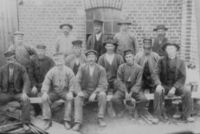 Arbeidere ved Eker Dampsag rundt 1905.