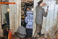 Monteringsarbeid. Nerast: Arvid Berg, Levi Høydal,