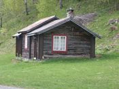 Gammelt eldhus ved gruven. Foto: Anne Brit Flatin Borgen (2008)