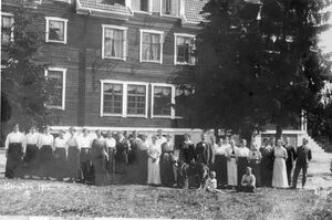 Elever ved Buskerud Folkehøgskole i 1915 (oeb-223787).jpg