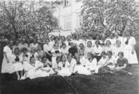 137. Elever ved pensjonatskolen.jpg