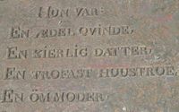 Eksempel på eldre gravminnetekst, Elisabeth Catharina Petersen (1791-1826), gift med kjøpmann Sigvardt Blumenthal Petersen), Vår Frelsers gravlund. Foto: Stig Rune Pedersen