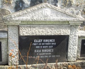 Ellef Ringnes gravminne 2.jpg