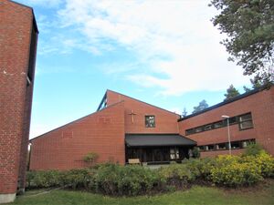 Ellingsrud kirke Oslo 2013 2.jpg