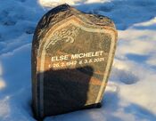 Kringkastingsmedarbeideren og humoristen Else Michelet er også gravlagt på Steinsskogen gravlund. Foto: Stig Rune Pedersen