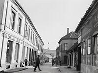 Elvegata fra Lilletorget. Foto: Ruth Raabe (1931).
