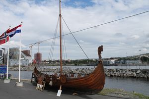 Embla - kvinneskipet Ro for fred i Bjørvika 2014.JPG