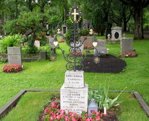 Emma Hjorth og Ingvar Hjorth familegravminne.jpg