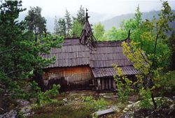 Kirken sett fra siden.