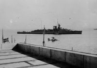 28. Engelsk slagskip i Harstad 1940.JPG
