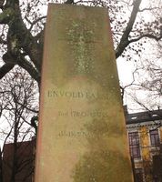Forfatter, embetsmann og politiker Envold Falsen er gravlagt på Gamle Aker kirkegård. Foto: Stig Rune Pedersen