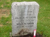 2. Erling Petersen gravminne.jpg