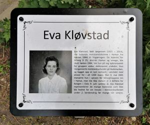 Eva Kløvstad plakett Hamar.jpg