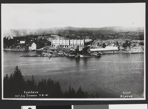 Eydehavn seet fra Tromøen - no-nb digifoto 20160419 00123 bldsa EYDE 5 08 004.jpg