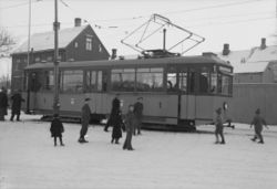Første boggivogn i Mellomveien. Fotograf Schrøder/Sverresborg - Trøndelag Folkemuseum
