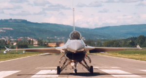 F16 på Kjellers rullebane.PNG