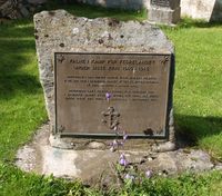 Krigsminnesmerke for falne hjemmehørende i Sauherad fra krigen 1940-1945, på gravlunden ved Sauherad kirke. Tekst på minnesmerket: Dekksmann i Den norske marine Einar Eriksen Kolstad, født 29. mai 1919 i Sauherad. Savnet etter spesialoppdrag på norskekysten i januar 1943. Motormann Lars Kristian Tangen, f. 8. desember 1910 i Sauherad. Savnet etter at skipet, M/T India, ble borte under reise fra Peru til Australia i september 1943. Foto: Siri Iversen (2012).