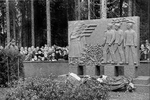 Falstad - minnesmerket.jpg