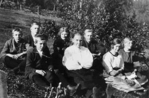 Familiebilde fra Øvre Lurdalen (oeb-200478).jpg