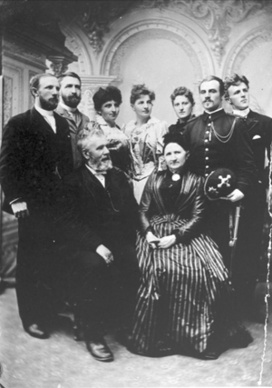 Familien Hansen Mjøen ca 1900.png