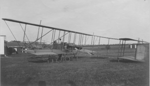 Farman nr. 3 på Kjeller 1914.PNG