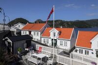 Sjarmerende sørlandshus i Vestersiden i Farsund. Foto: Leif-Harald Ruud (2020).