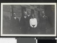 79. Fartein Valen, O. M. Sandvik, Wilhelm Munthe, fru Louise v. Hanno og Helge Kragemo, høsten 1933 - no-nb digifoto 20151125 00101 blds 07704.jpg