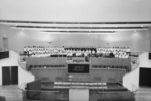 Filadelfia Storsalen Oslo podium.jpg