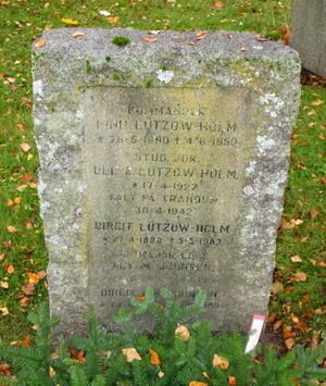 Finn Lützow-Holm gravminne Oslo.jpg