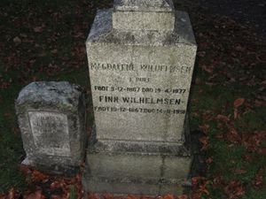 Finn Wilhelmsen gravminne Tønsberg.jpg