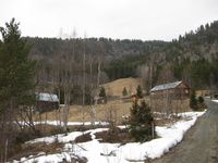 Støylen Fjøddi (Fjellet) 2010 Opphavleg ein gamal gard som låg på toppen av bakken. Låven til venstre er frå denne.