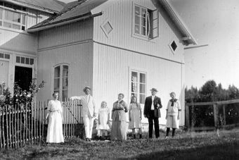 Fjeldbo (Kongsvinger gnr. 29 17) fam Axel Hess 1913.jpg