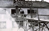 De to øverste etasjene på bygningen ble i krigsårene 1941-42 oppført i betong på toppen av en eldre bygning i tegl.