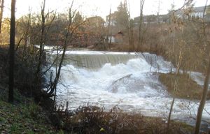 Flaenfossen går flomstor.jpg