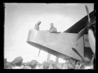 38. Fly på bakken - no-nb digifoto 20160212 00094 NB NS NM 02696.jpg