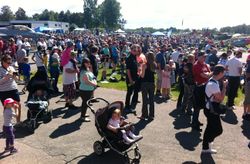 Flydagen på Kjeller 2016. God stemning i det fine været.