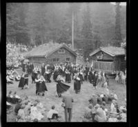 Folkedans. Foto: Jac Brun/Nasjonalbiblioteket, 1959.