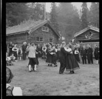 Folkedans. Foto: Jac Brun/Nasjonalbiblioteket, 1959.