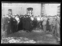 98. Folkemengde, korpsmusikk - no-nb digifoto 20160209 00394 NB NS NM 00197.jpg