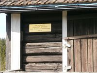 Minneplaketten om Milorgs aktivitet på Fortjernbråten. Foto: Chris Nyborg (2014).