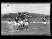 Kamp, Frigg i stripede drakter? Foto: Narve Skarpmoen (1921).