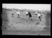 Kamp, Frigg i stripede drakter? Foto: Narve Skarpmoen (1921).