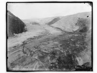 Foten av en isbre. Men hvilken? Foto: Marthinius Skøien (omkr. 1880-1910).