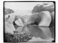 1. Foten av en isbre - NB MS G4 0908.jpg