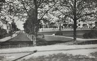 Jernbaneparken med Welhavens gate i bakgrunnen. Foto: Sigurd Østberg (1920-1930).