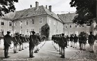 Postkort av Infanterikasernen, omkr. 1930–1935.