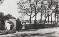 Porten sett fra Tøihusgaten/Toldbodgaten 1930-40.