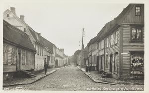 Fredrikstad, Raadhusgaten i Gamlebyen - no-nb digifoto 20150807 00230 bldsa PK06241.jpg