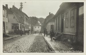 Fredrikstad, Voldportgaten i Gamlebyen. - no-nb digifoto 20150807 00227 bldsa PK06237.jpg